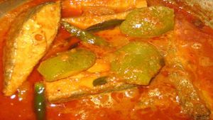 ভাপা, পাতুরি তো খাওয়াই হয়, এবার চেখে দেখুন আম সর্ষে ইলিশ!