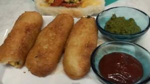 সন্ধ্যে হালকা খিদে মেটান মুখরোচক আলু চিজ রোল দিয়ে! রইল রেসিপি