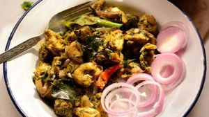 রেস্তরাঁ স্টাইল হরিয়ালি চিকেন টিক্কা এ বার বাড়িতেই! রইল রেসিপি