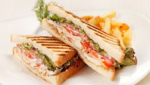 সকালের খিদে মেটান পনির ভুর্জি স্যান্ডউইচ দিয়ে, দেখে নিন রেসিপি