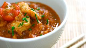 চিংড়ির অনেক পদ তো খেলেন, এবার চেখে দেখুন জিভে জল আনা দই চিংড়ি