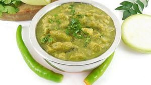 আর নয় লাউ চিংড়ি বা ঘণ্ট! স্বাদ বদলাতে বানিয়ে ফেলুন লাউয়ের মালাইকারি