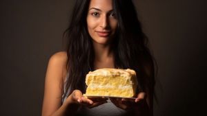 মিষ্টি কিছু খেতে মন চাইছে? চটজলদি বানিয়ে ফেলুন 'রাবড়ি কেক'!