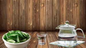 রোজ কারিপাতা ভেজানো জল পানেই সুস্থ থাকবে শরীর! জেনে নিন এর উপকারিতা