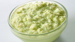 লাউ দিয়ে সুস্বাদু হালুয়া, একবার খেলে চাইবেন বারবার!