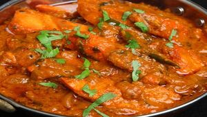 টক দই দিয়ে রেঁধে ফেলুন ভেটকি মাছ, চেটেপুটে খাবে বাড়ির সকলে!