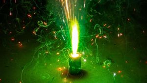 Diwali 2023: বাজি কেনার সময় কী ভাবে বুঝবেন কোনটা গ্রিন ক্র্যাকার্স? স্মার্ট ফোন থাকলেই হবে মুশকিল আসান!