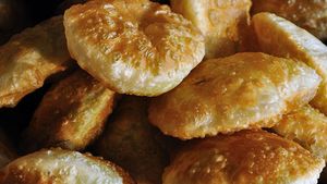 কিমা কচুরিতেই জমে উঠুক রবিবারের ব্রেকফাস্ট! রইল রেসিপি