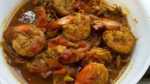 চিংড়ি ভাপা কিংবা মালাইকারি নয়, রেঁধে ফেলুন চিংড়ির কালিয়া