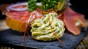 Saffron for skin beauty: শীতে ত্বকের জৌলুস ফিরিয়ে আনবে কেশর, কিন্তু কীভাবে আসল কেশর চিনবেন?  