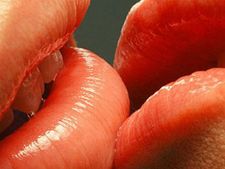 સેક્સ દરમિયાન ક્લાઇમેક્સ પ્રાપ્ત કરવામાં આગળ છે લેસ્બિયન મહિલાઓ