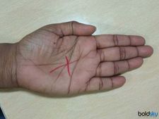 જો આપની હથેળીઓ પર એક્સનું નિશાન છે, તો આ જરૂર વાંચો