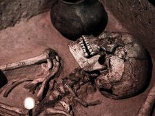 વર્ષો સુધી બંધ દરવાજાની પાછળ ગુમનામીમાં સડતી રહી આ લાશો, કોઈ જોવા સુધી પણ ના આવ્યું