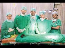 શૉકિંગ... છોકરીનાં પેટમાંથી નિકળ્યો 750 ગ્રામનો વાળનો ગુચ્છો, ડૉક્ટર્સ પણ દંગ...