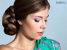અમેઝિંગ હેર સ્ટાઇલ કે જે એક મોટા કપાળને છુપાવે છે