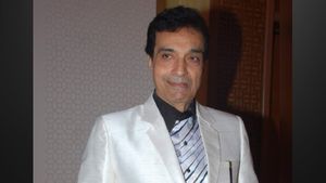 Dheeraj Kumar Death: मशहूर एक्टर धीरज कुमार का निधन, जानें किस बीमारी से गई अभिनेता की जान