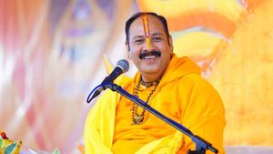 एक कथा से लाखों कमाते हैं पंं‍ड‍ित प्रदीप म‍िश्रा, जानें कहां-कहां से होती है आमदनी? 