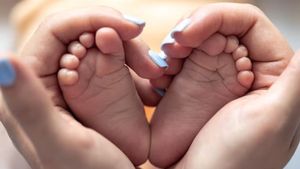 आपके 'नन्हे कान्हा' और 'प्यारी राधा' के लिए रंगों जैसे खूबसूरत और ट्रेंडी नाम, अर्थ सहित