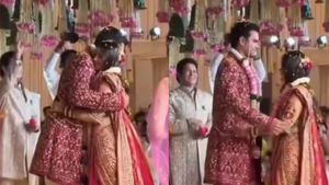 वरमाला डालते ही अर्जुन ने सानिया चंडोक को लगाया गले, सचिन तेंदुलकर का ऐसा था रिएक्शन, वीडियो वायरल