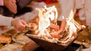 Chaitra Navratri 2026 Havan: अष्टमी या नवमी पर हवन कैसे करें? जानें हवन विधि, मंत्र, मुहूर्त और सामग्री