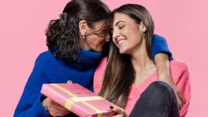 Women's Day 2026 Wishes for Mother: मेरी पहली 'सुपरवुमन' मेरी मां के नाम खास संदेश, जिसने दुनिया दिखाई