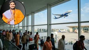 जून-जुलाई में हवाई सफर खतरनाक? सुमित आचार्य महाराज की भविष्यवाणी वायरल