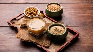 Benefits of Sattu: लू से लेकर कब्ज तक सत्तू है हर मर्ज का इलाज, जानें गर्मियों में इसे पीने के 5 जबरदस्त फायदे