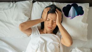 Swapna Shastra: सपने में मरे हुए व्यक्ति को देखने का क्या मतलब होता है? जानें ये शुभ होता है या अशुभ