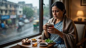 दिल्ली बारिश में सेहत बचाएं, इन घरेलू नुस्खों से पाएं राहत