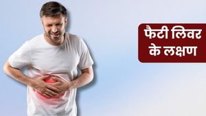 फैटी लिवर होने पर शरीर में दिखाई देते हैं ये 5 लक्षण, नजर आते ही पहुंच जाएं डॉक्टर के पास
