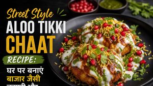 Street Style Aloo Tikki Chaat Recipe: घर पर बनाएं बाजार जैसी चटपटी और कुरकुरी चाट