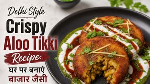 Delhi Style Crispy Aloo Tikki Recipe: घर पर बनाएं बाजार जैसी कुरकुरी टिक्की