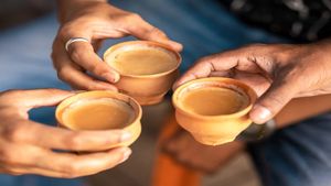 International Tea Day 2026 Shayari: चाय है सुकून...अंतरराष्ट्रीय चाय दिवस पर टी लवर्स को भेजें ये मजेदार शायरी
