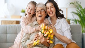 Mother's Day 2026:  मदर्स डे पर मां को दें सेहत का तोहफा, 50 के बाद जरूर करवाएं उनके ये 5 जरूरी टेस्ट