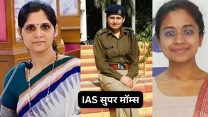 Mother's Day 2026: मिलिए उन 7 जांबाज 'सुपर मॉम' से जिन्होंने बच्चों के साथ क्रैक किया UPSC, बनीं IAS
