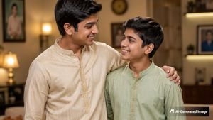 Happy Brother's Day 2026 Shayari: प्यारा भाई यह मेरा, ब्रदर्स डे पर अपने भाई को भेजें ये शायरियां