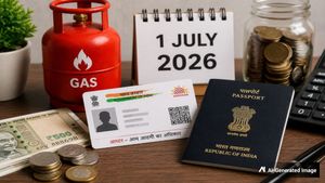 आम जनता को बड़ा झटका! पासपोर्ट से लेकर आधार और ITR तक, 1 जुलाई से पूरी तरह बदल जाएंगे ये 9 वित्तीय नियम