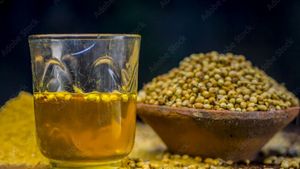 रोज सुबह खाली पेट धनिया का पानी पीने से दूर होंगी ये 5 समस्याएं, इस तरह से करें सेवन