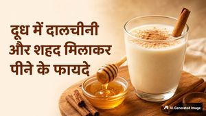 रात में दूध में मिलाकर पिएं दालचीनी और शहद, आएगी चैन की नींद और बीमारियां रहेंगी कोसों दूर