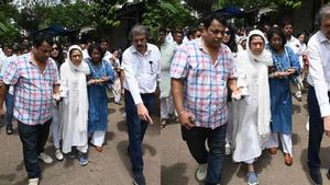 पति कुकू कोहली के निधन से टूटीं अरुणा ईरानी, अंतिम संस्कार से सामने आया भावुक कर देने वाला वीडियो