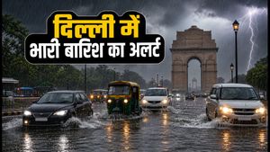 दिल्ली-NCR में मूसलाधार बारिश का अलर्ट: 19 राज्यों में IMD की चेतावनी, घर से निकलने से पहले पढ़ें ये जरूरी गाइड