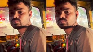 Viral Video: ऑटो में बैठी महिला के सामने अश्लील वीडियो देखता रहा Rapido ड्राइवर, वीडियो वायरल होते ही मचा बवाल