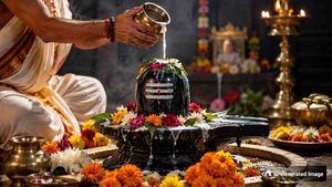 Rudrabhishek Vidhi: घर पर शिव जी का रुद्राभिषेक कैसे करें? जानें सरल पूजा विधि, सामग्री, मंत्र और जरूरी नियम
