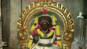 Adi Vinayaka Temple: भारत का एकमात्र मंदिर जहां मानव मुख वाले गणेश जी की होती है पूजा, जानें इसकी पूरी कहानी