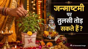 Janmashtami 2026: जन्माष्टमी पर तुलसी तोड़ सकते हैं या नहीं? जानें क्या हैं धार्मिक नियम