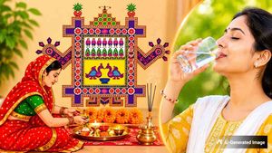 Ahoi Ashtami Vrat Me Pani Kab Piye: अहोई अष्टमी के व्रत में पानी पीना चाहिए या नहीं? जानें व्रत के जरूरी नियम
