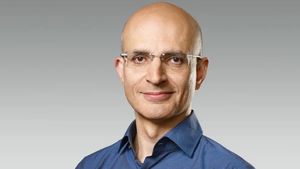 Meet Sabih Khan: The Moradabad-Born Engineer Now Steering Apple’s Global Operations