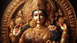 Chant This Lakshmi Mantra Every Friday And Watch Wealth, Luck, And Peace Flow Into Life