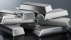 Silver Hits Record High Above $67/oz on Safe-Haven Demand; MCX Prices Jump: Check Latest Silver Rates Today in Top Cities Like Chennai, Mumbai, Bangalore & Other Cities