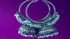 Silver Rate Today in India Touches Rs 2.40 Lakh/kg; Records Rs 21,000 Weekly Jump in 5 Days: Check Latest Prices in Chennai, Bangalore, Hyderabad, Mumbai, Pune, Ahmedabad, Jaipur, Delhi, Kolkata & More